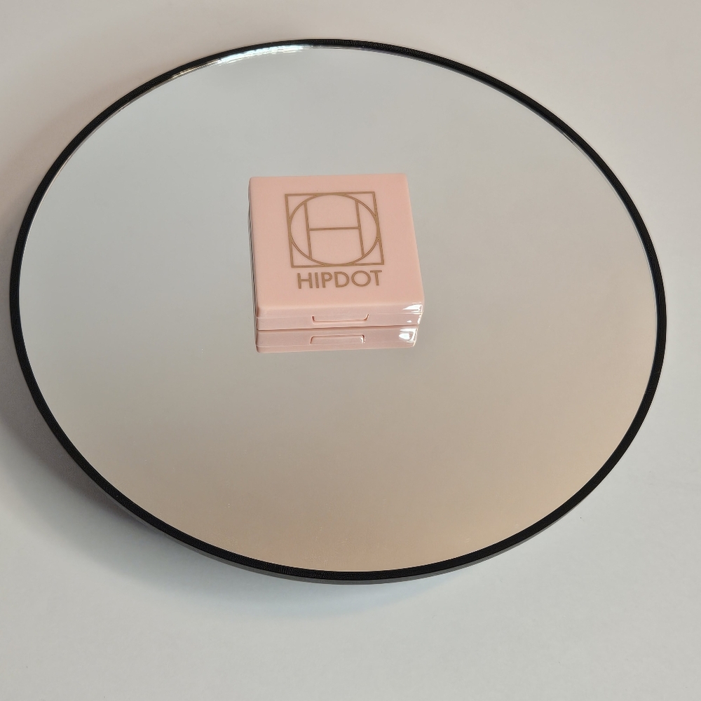 Hip Dot Highlighter in Light Beam - Picture 2 of 5